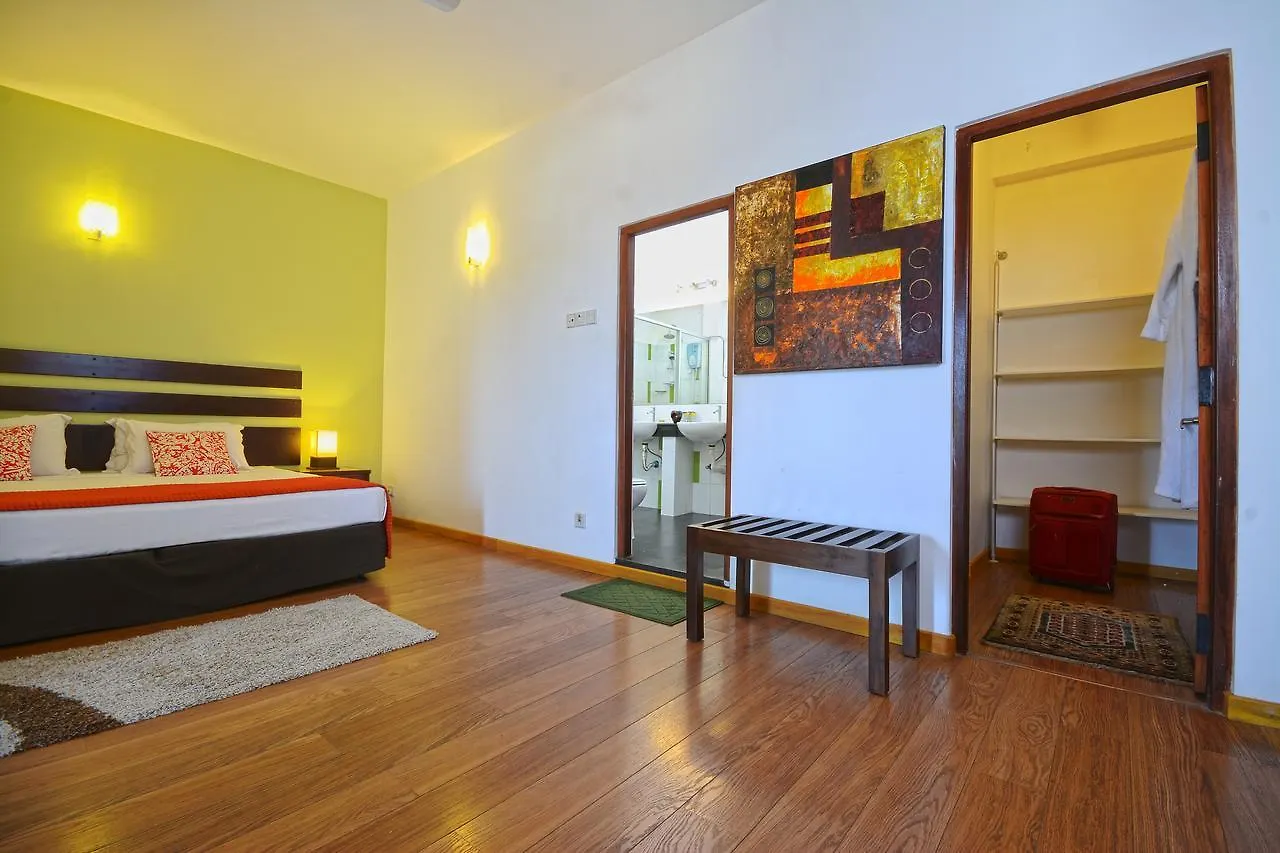 Monsoon Suites Kirillapone Bed & Breakfast
