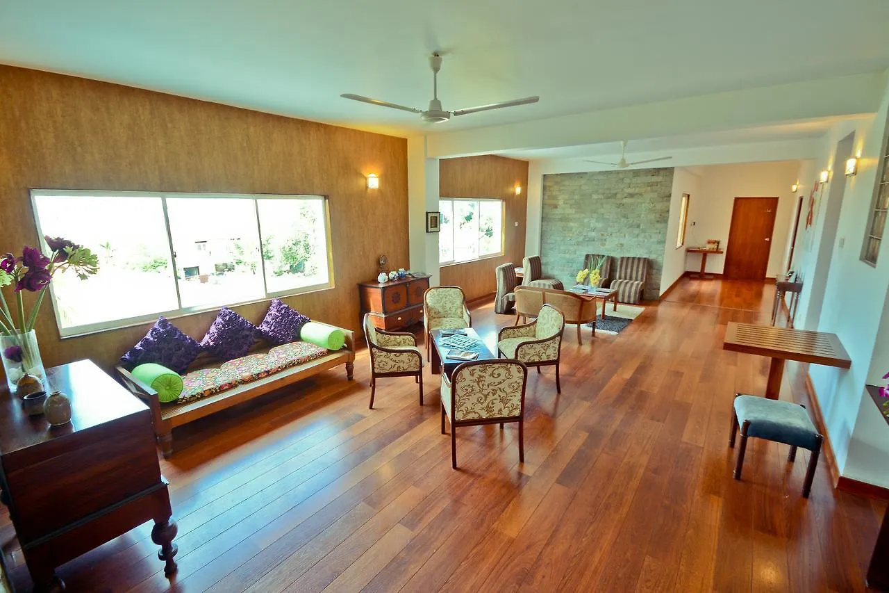 Monsoon Suites Kirillapone Bed & Breakfast