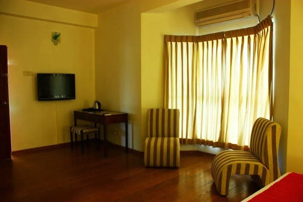 Monsoon Suites Kirillapone